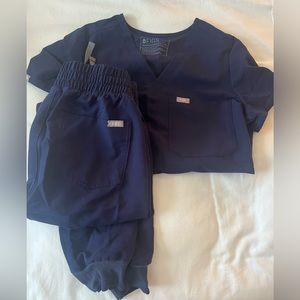 XS navy high waisted figs and top